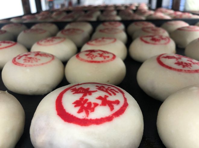 时凌晨三点就来！城隍庙开出“爷青回”市集CQ9电子专用平台为这口上海有人排队6小(图4)