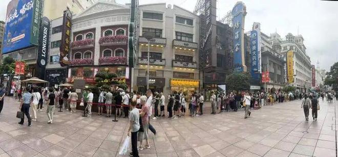 时凌晨三点就来！城隍庙开出“爷青回”市集CQ9电子专用平台为这口上海有人排队6小(图14)