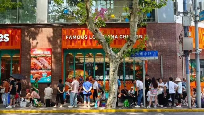 时凌晨三点就来！城隍庙开出“爷青回”市集CQ9电子专用平台为这口上海有人排队6小(图15)